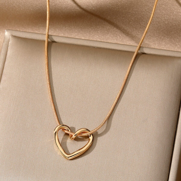 Niche Hollow Heart Necklace For Women - Image 6