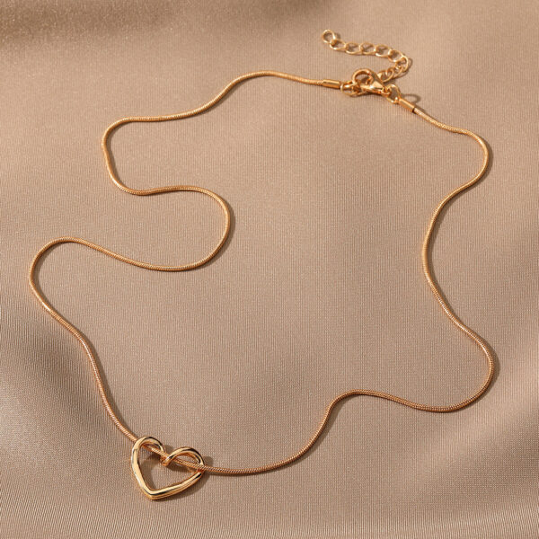 Niche Hollow Heart Necklace For Women - Image 3